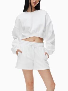 Aritzia TNA Cozy Fleece Boyfriend Mid-Thigh Short in White 4.5" Size M